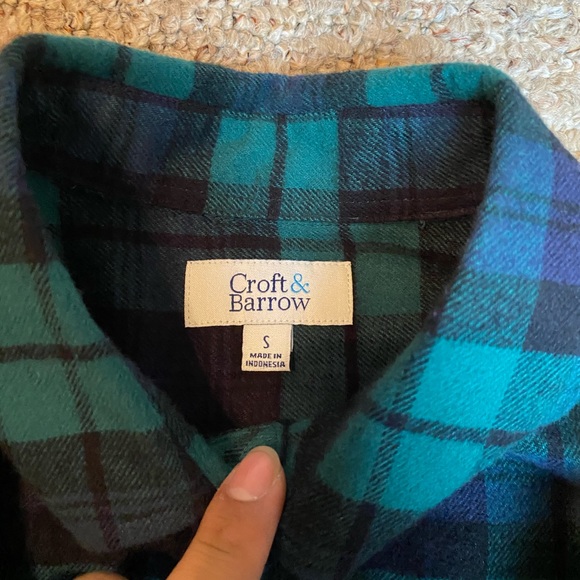 Green flannel - Picture 2 of 3